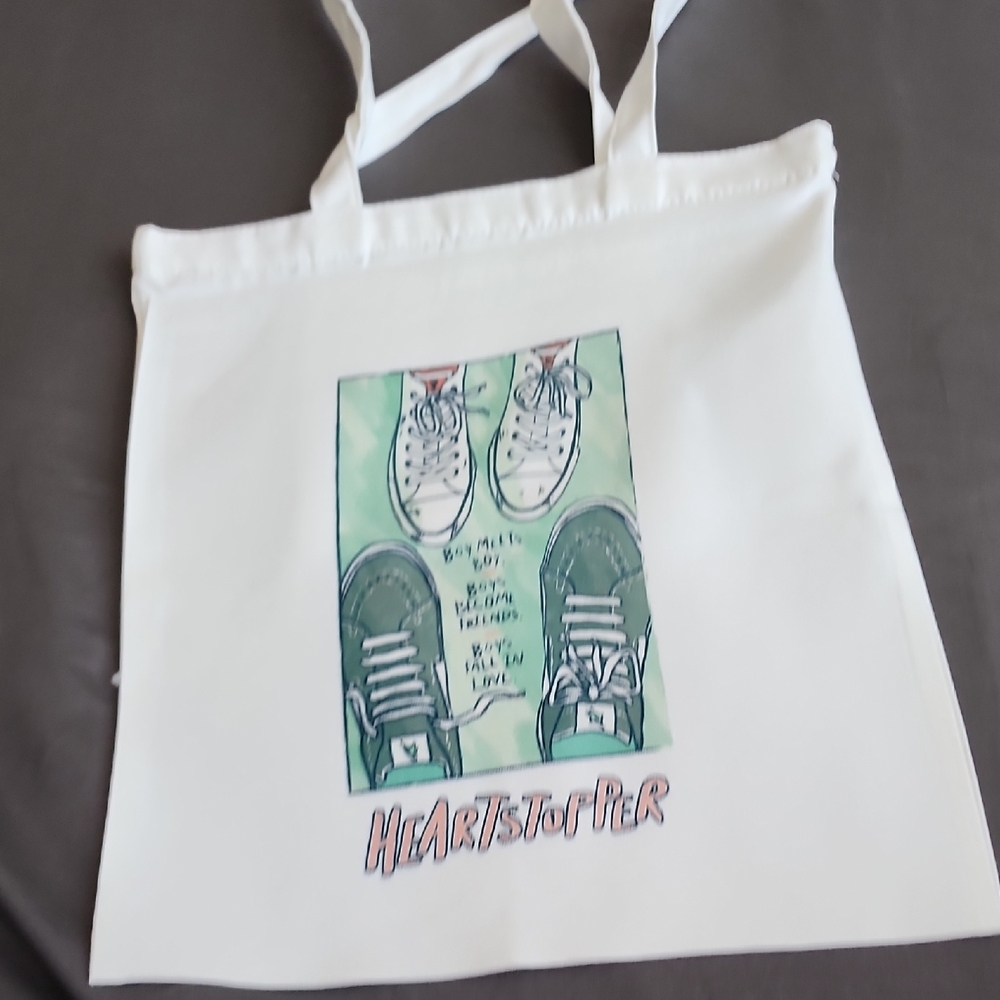 Heartstopper White Tote Bag With Zippet